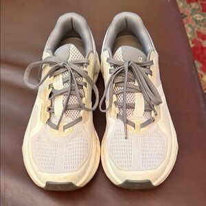 Women’s On Cloud Cloudrunner Running Shoes.